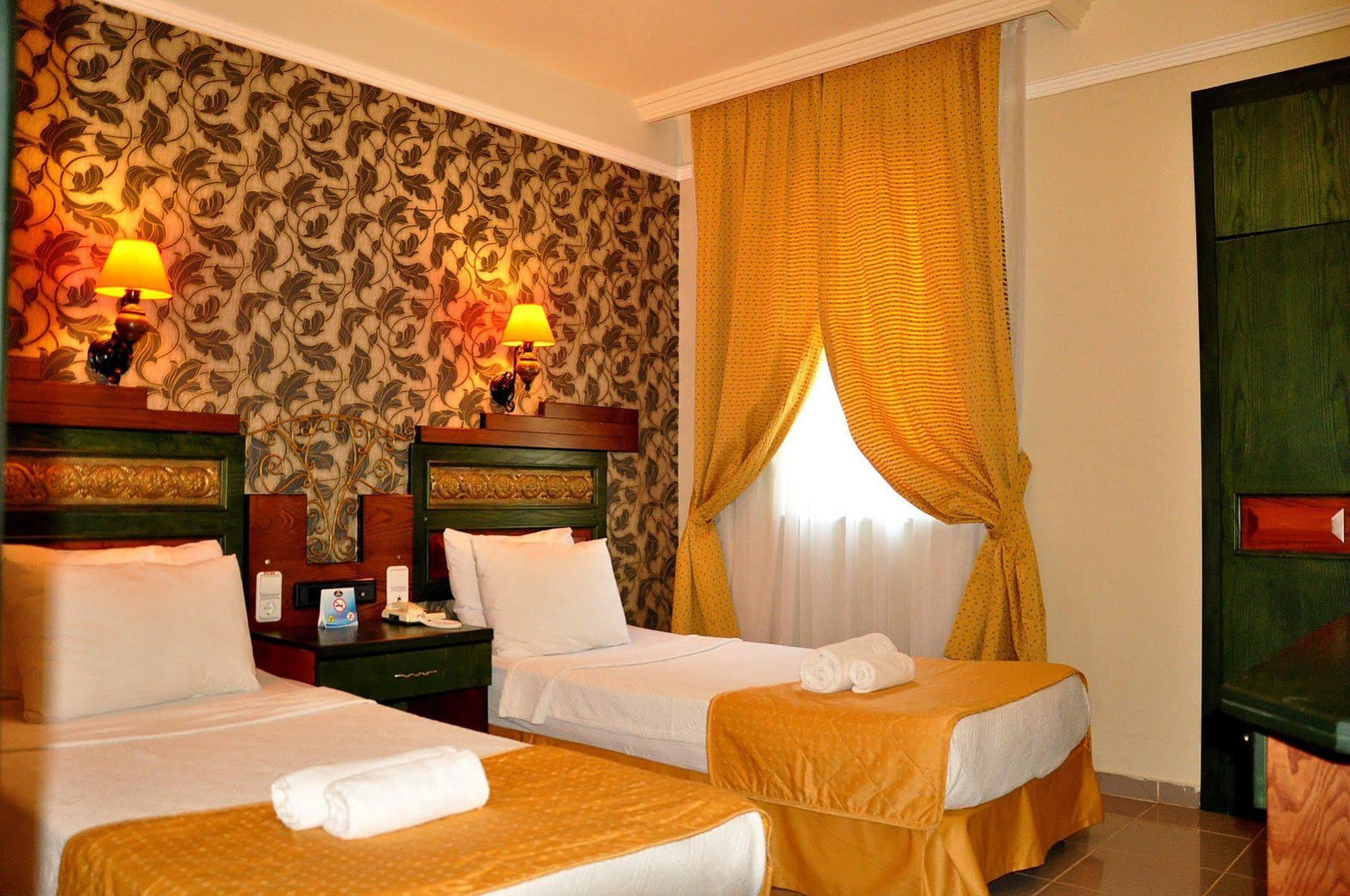 Club Alpina Hotel มาร์มาริส ภายนอก รูปภาพ