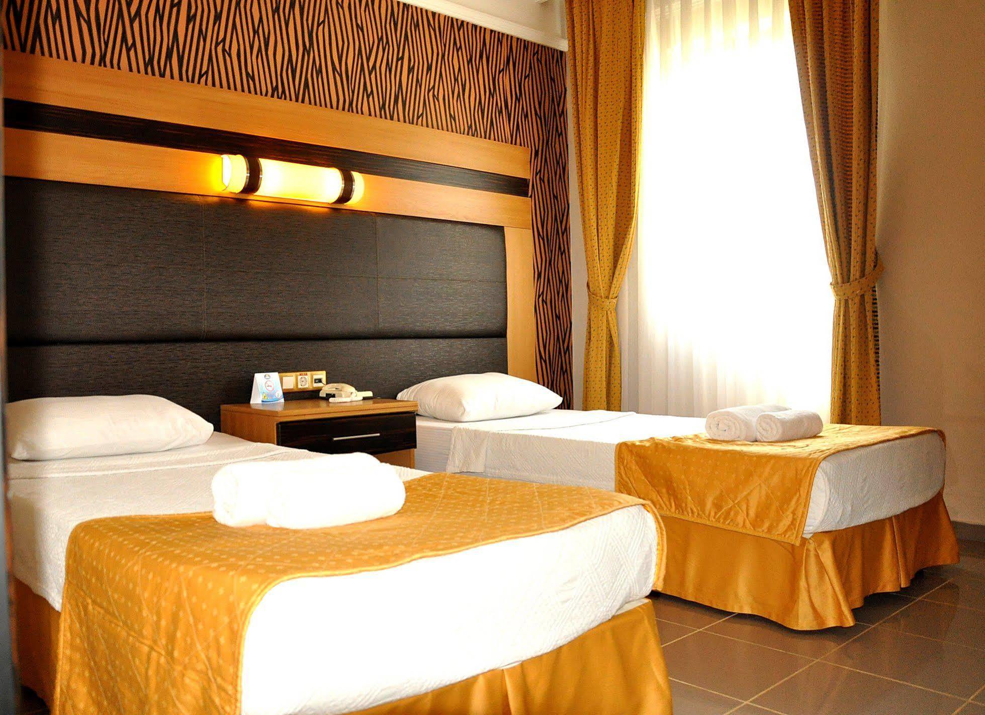 Club Alpina Hotel มาร์มาริส ภายนอก รูปภาพ